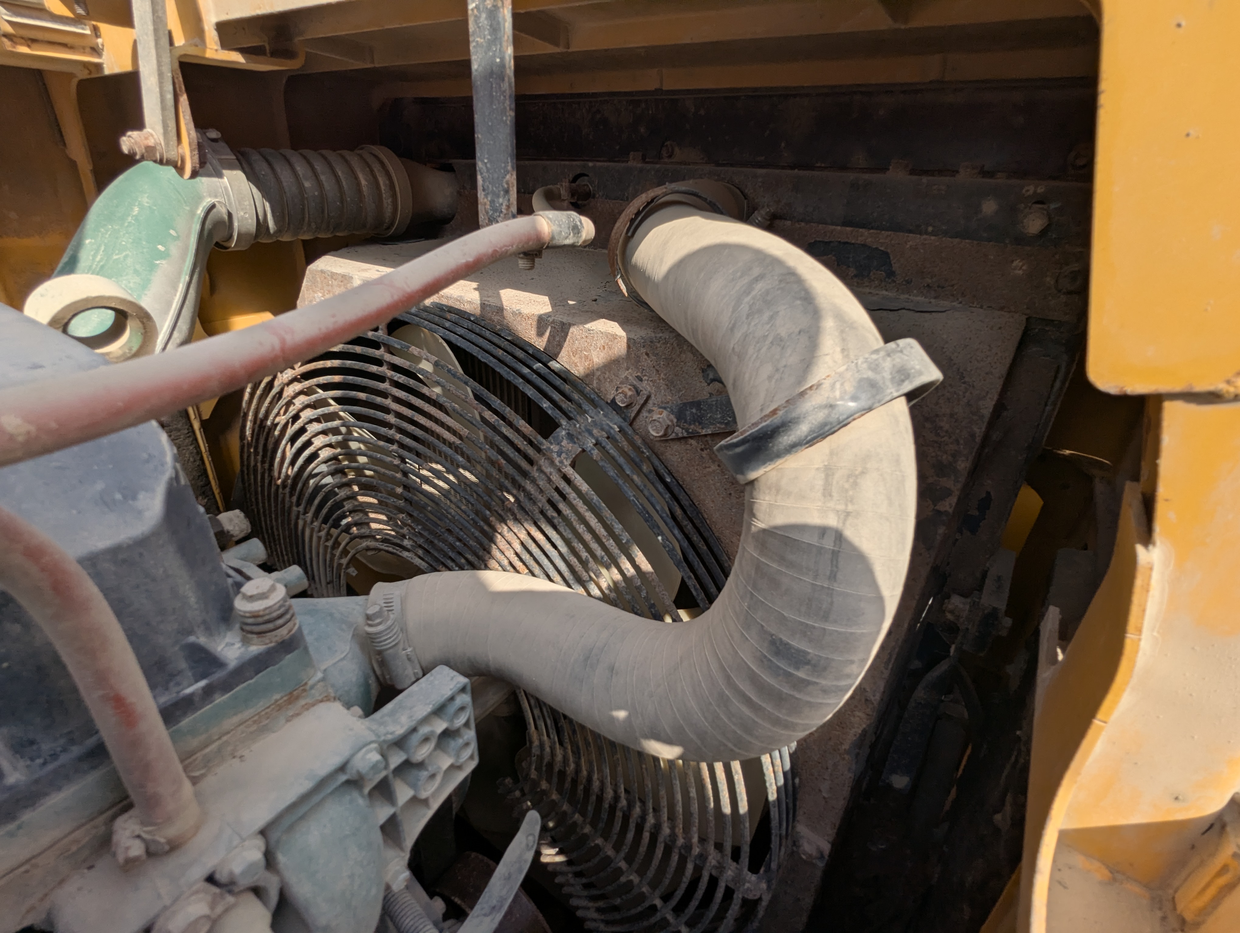 LEX-009-Volvo-EC480DH-Large-excavators-inspection-Engine-Hoses-1
