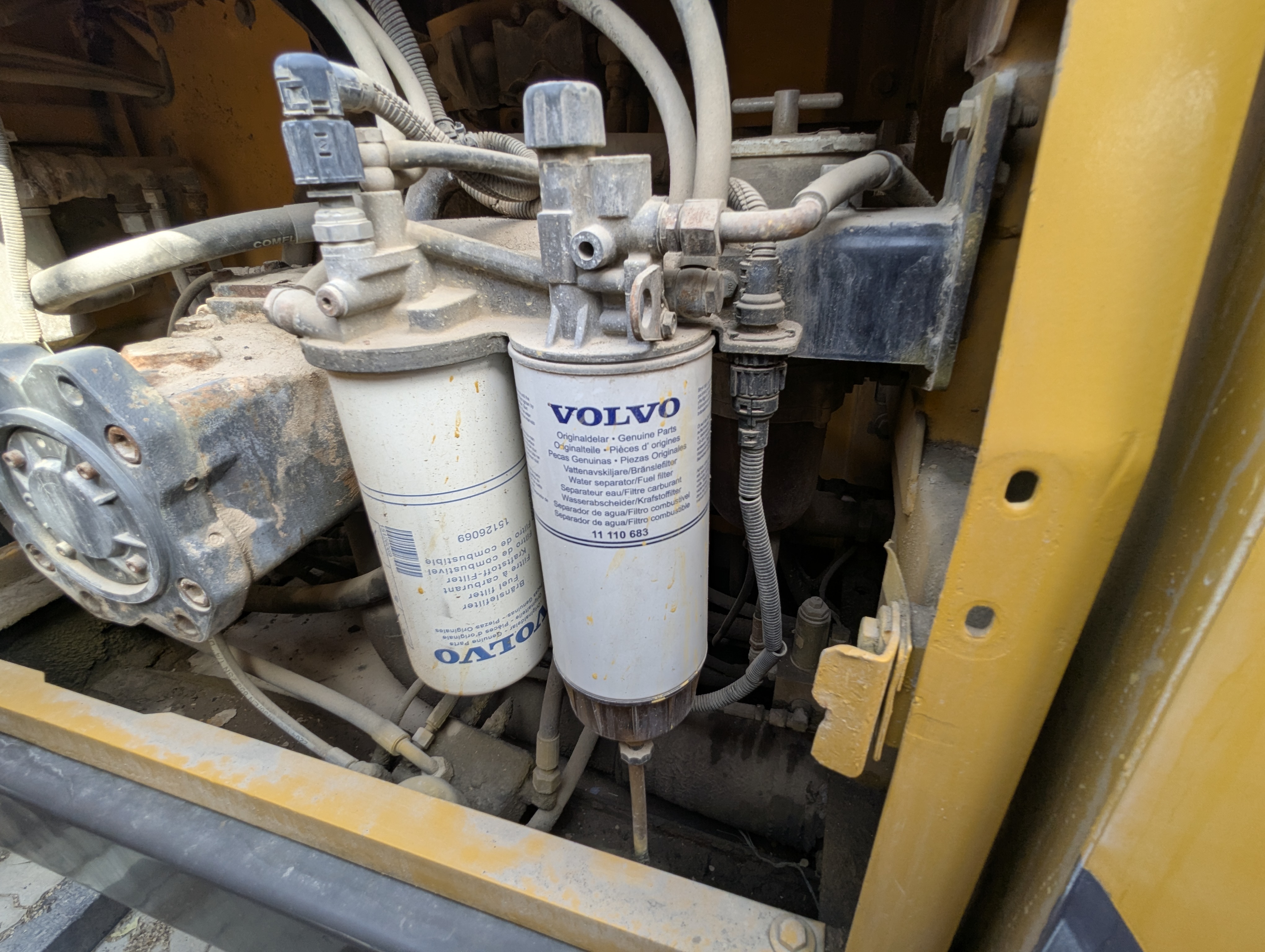 LEX-009-Volvo-EC480DH-Large-excavators-inspection-Engine-Fuel-leaks-1