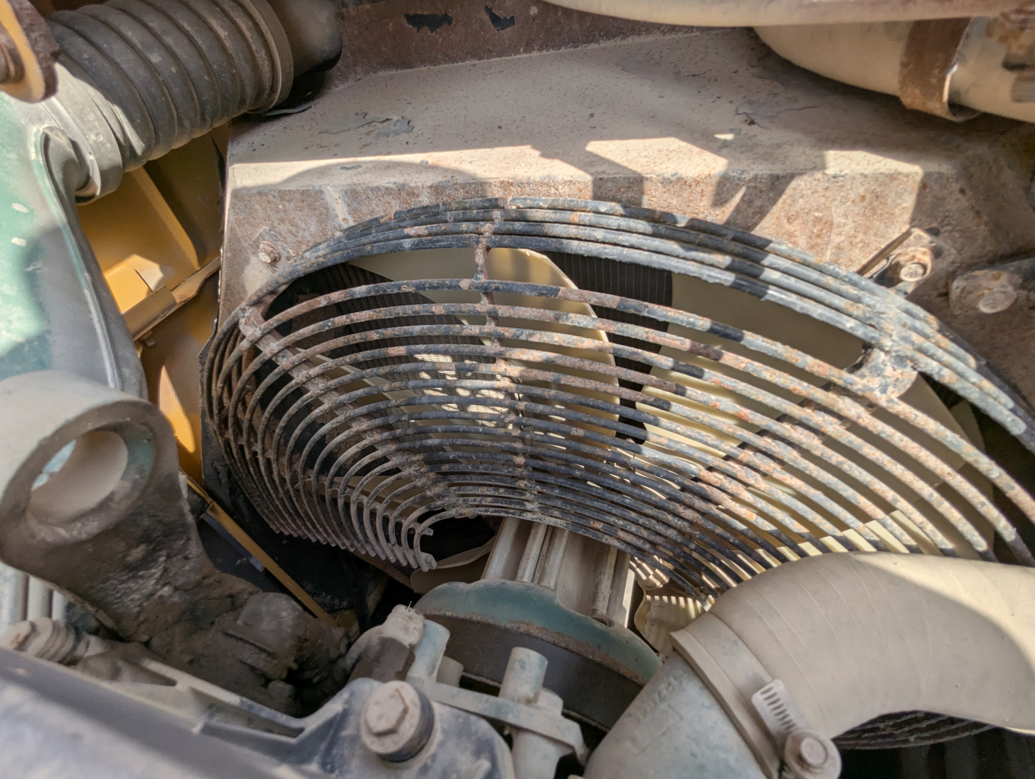 LEX-009-Volvo-EC480DH-Large-excavators-inspection-Engine-Cooling-fan-and-fan-guard-1
