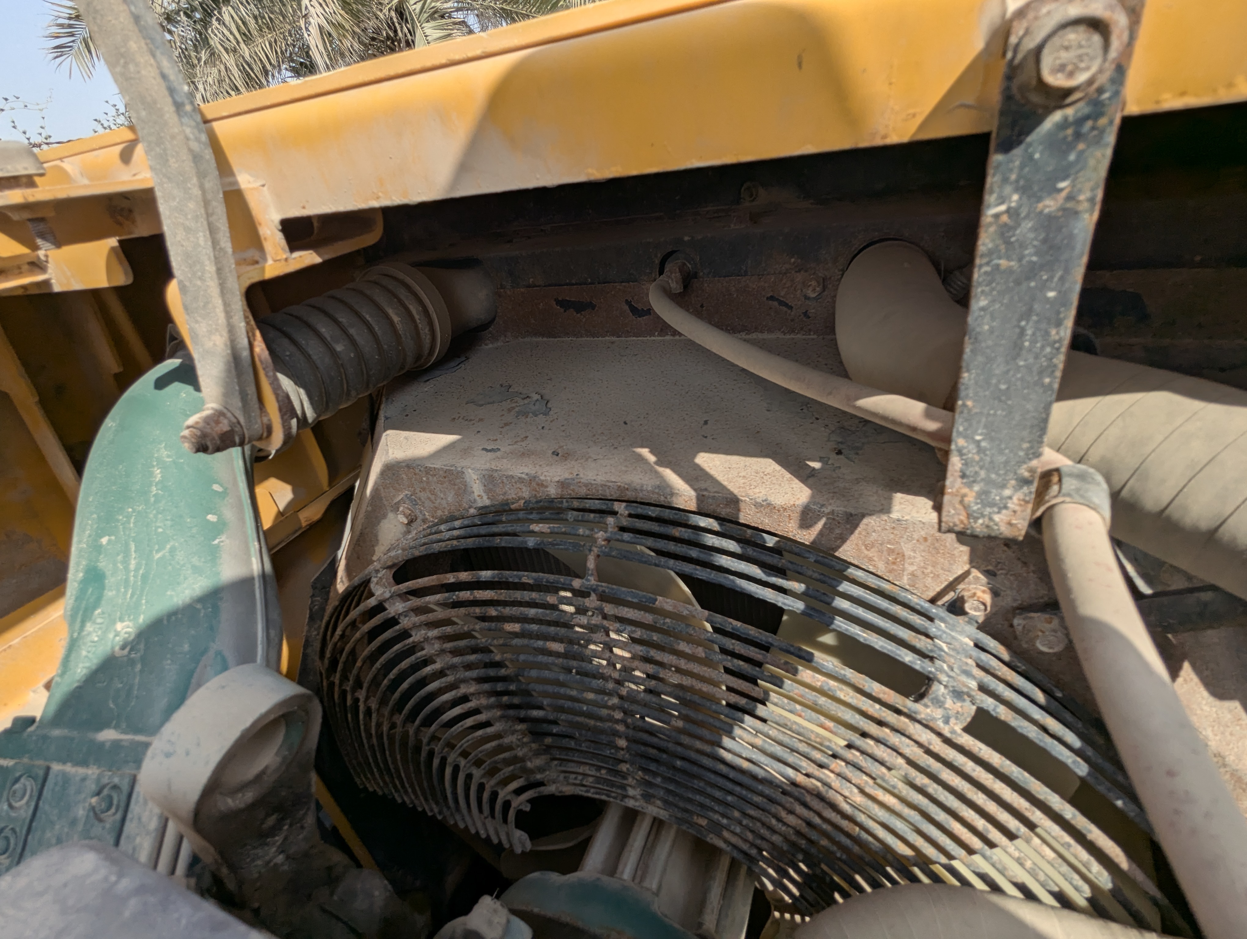 LEX-009-Volvo-EC480DH-Large-excavators-inspection-Engine-Cooling-fan-and-fan-guard-1