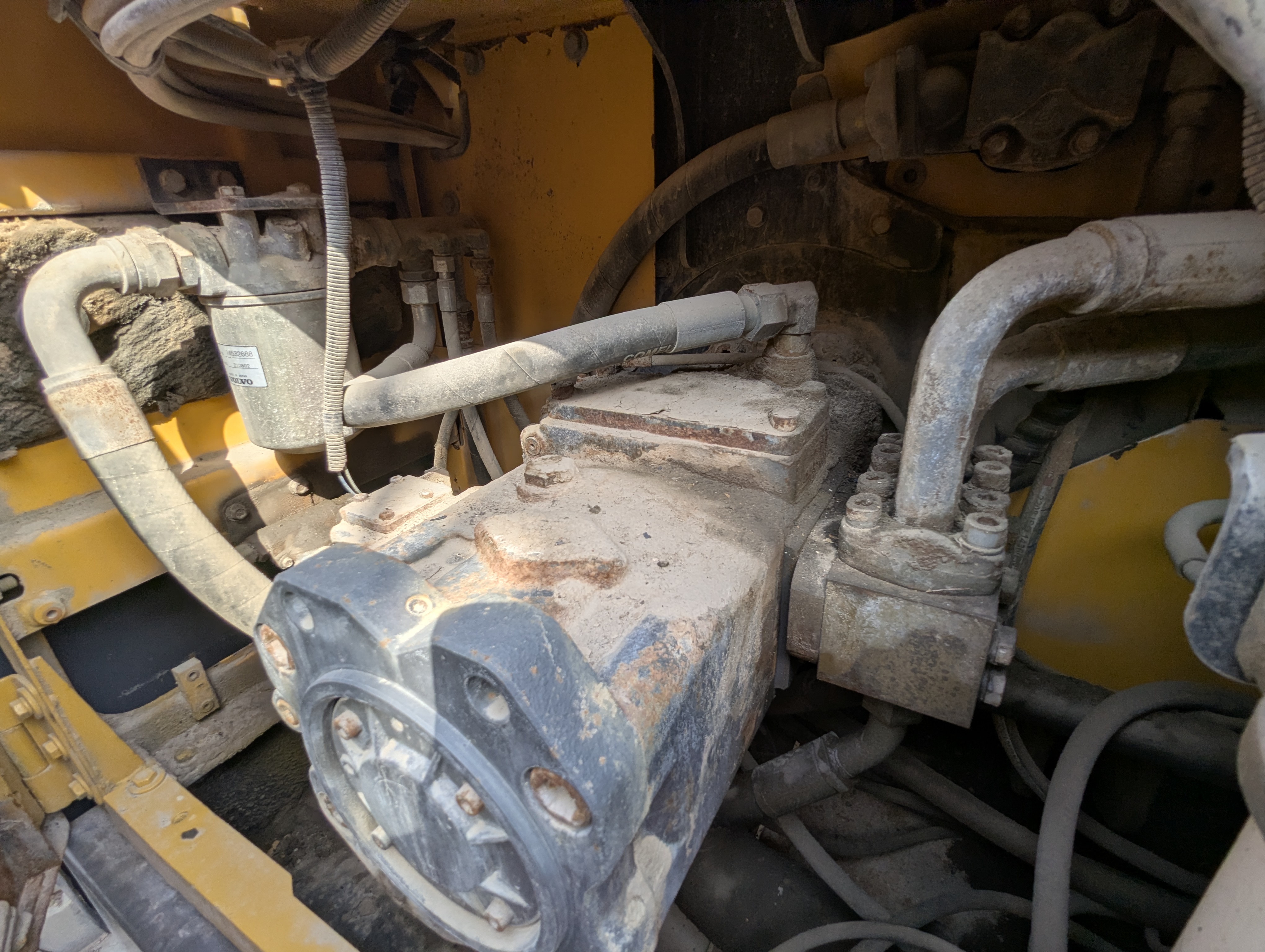LEX-009-Volvo-EC480DH-Large-excavators-inspection-Hydraulics-Hydraulic-pump-1