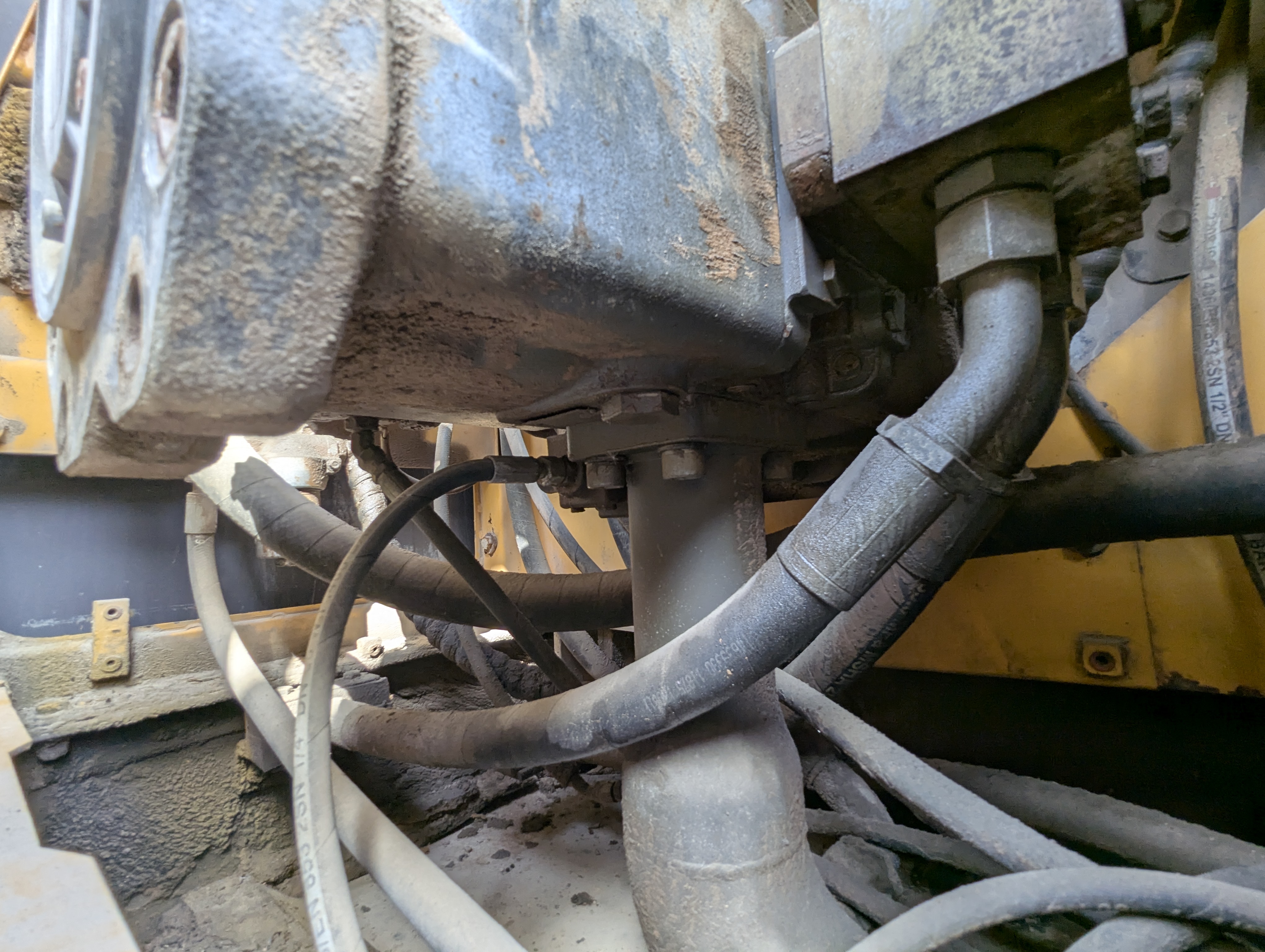 LEX-009-Volvo-EC480DH-Large-excavators-inspection-Hydraulics-Hydraulic-pump-1