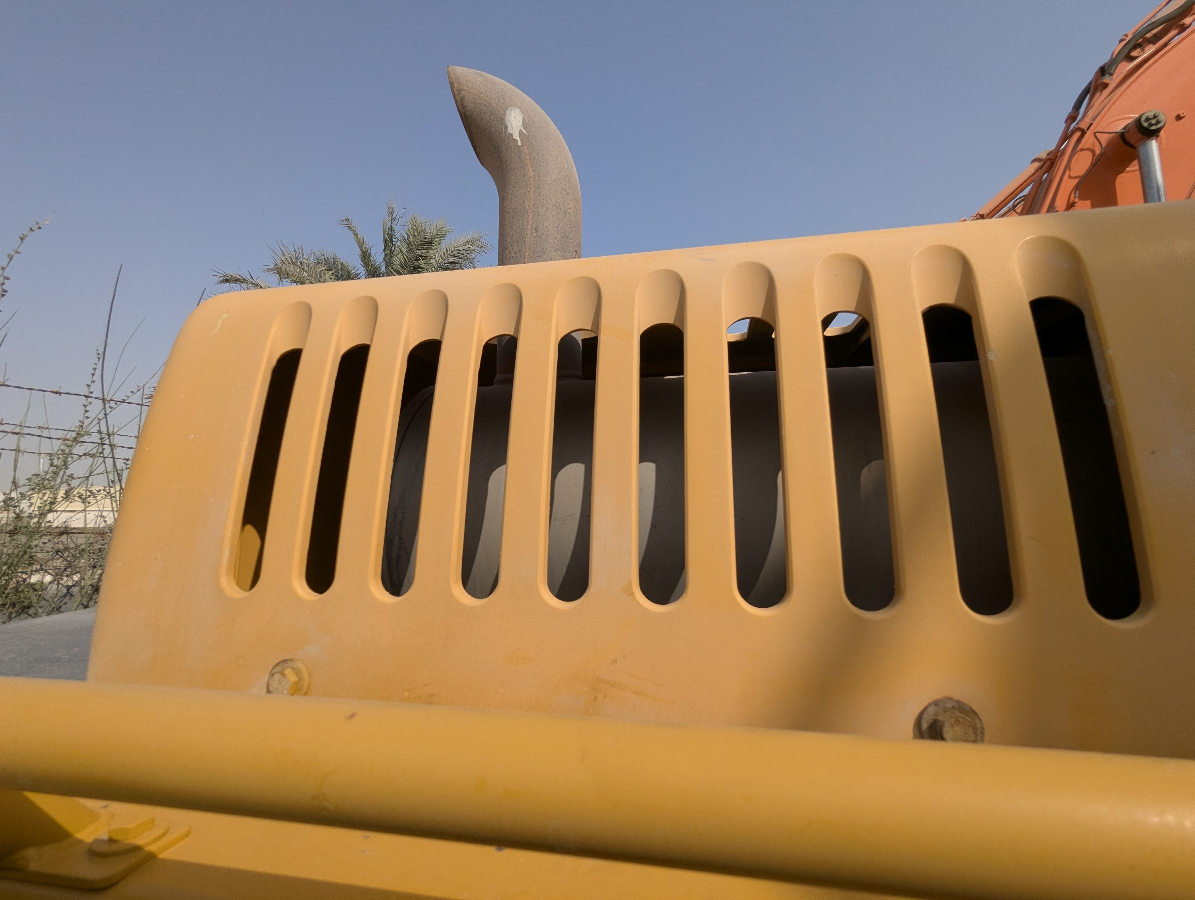 LEX-009-Volvo-EC480DH-Large-excavators-inspection-Engine-Exhaust-system-1