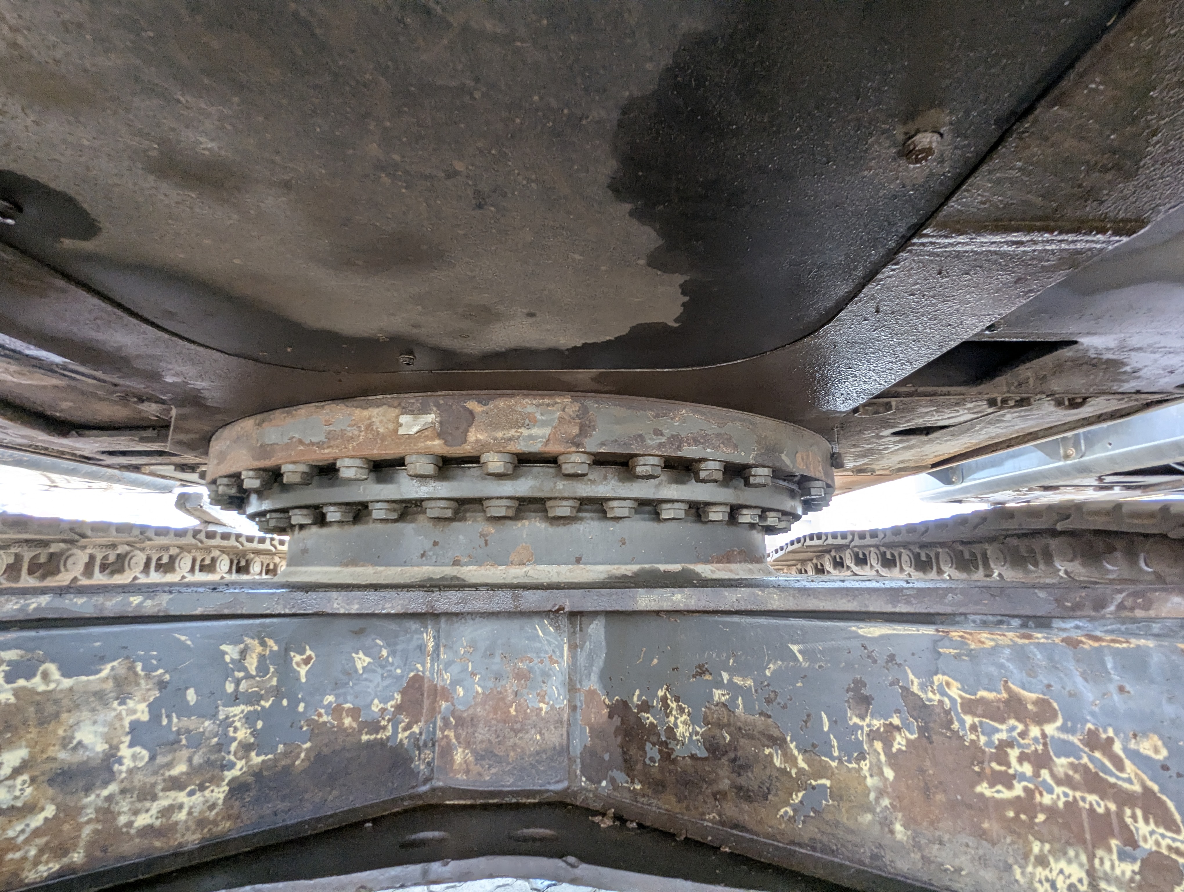 LEX-009-Volvo-EC480DH-Large-excavators-inspection-Hydraulics-Center-swivel-joint-1