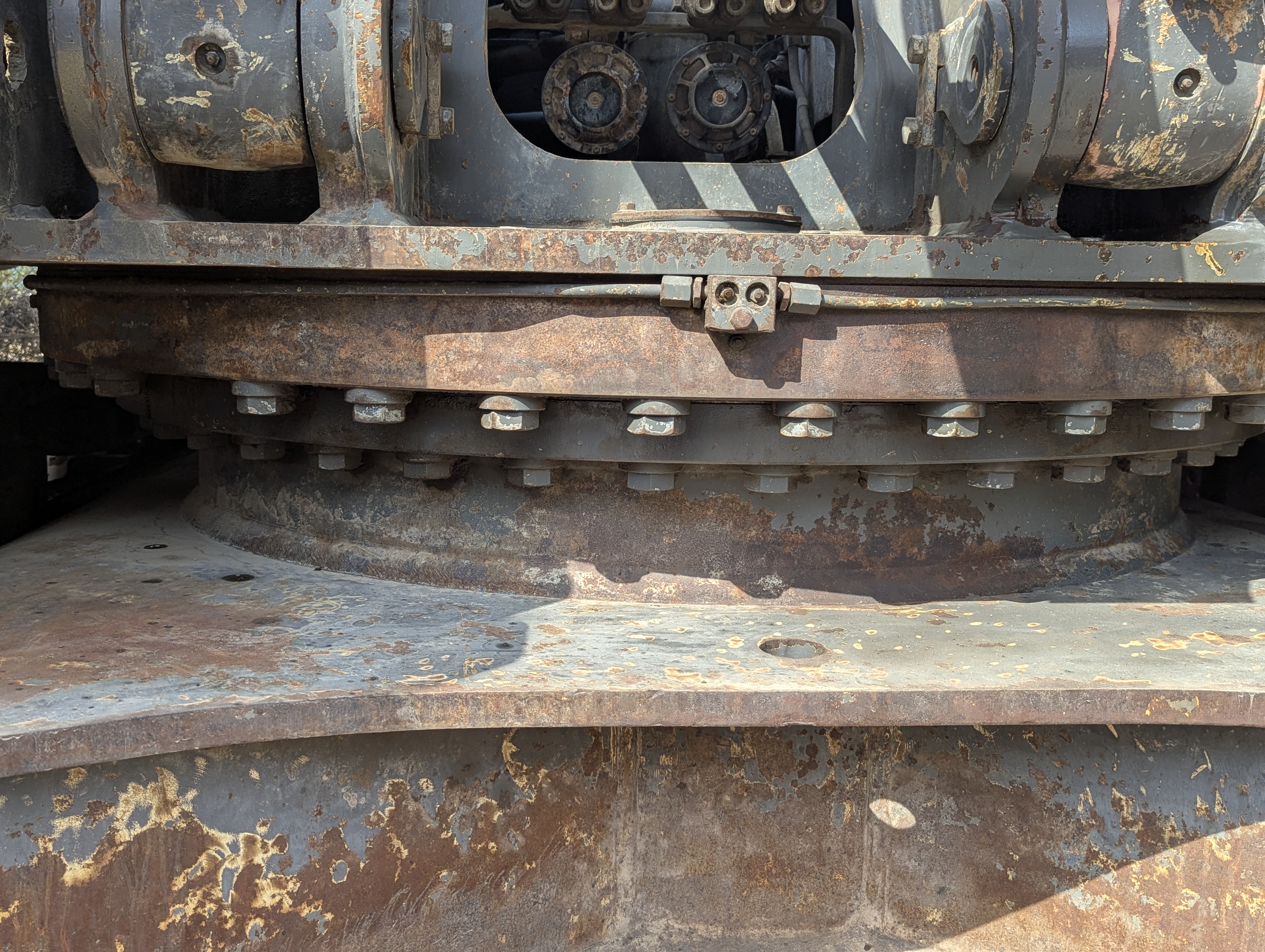 LEX-009-Volvo-EC480DH-Large-excavators-inspection-Hydraulics-Center-swivel-joint-1
