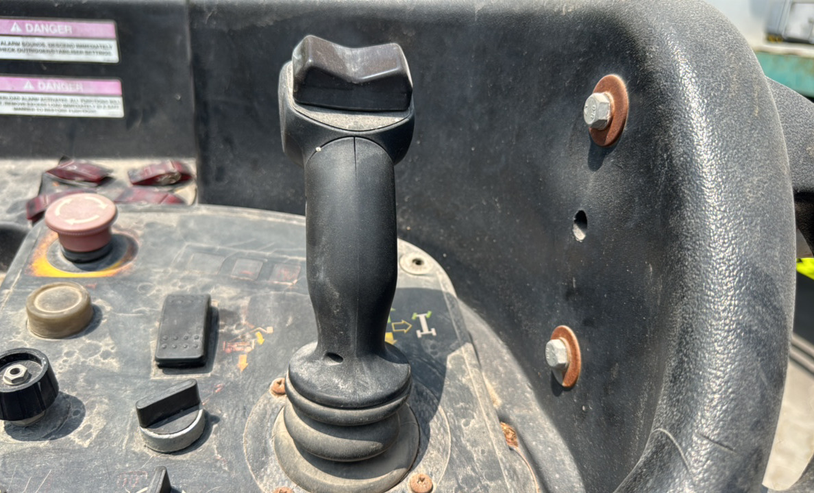 BLA-019-Nifty-210SD-Boom-lifts-inspection-Cabin-Joysticks-1