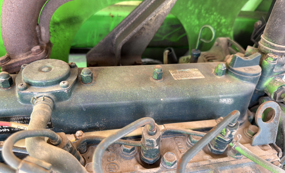 BLA-019-Nifty-210SD-Boom-lifts-inspection-Engine-Engine-oil-leaks-1