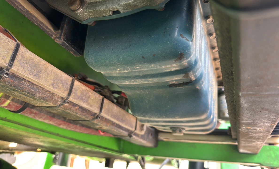 BLA-019-Nifty-210SD-Boom-lifts-inspection-Engine-Engine-oil-leaks-1