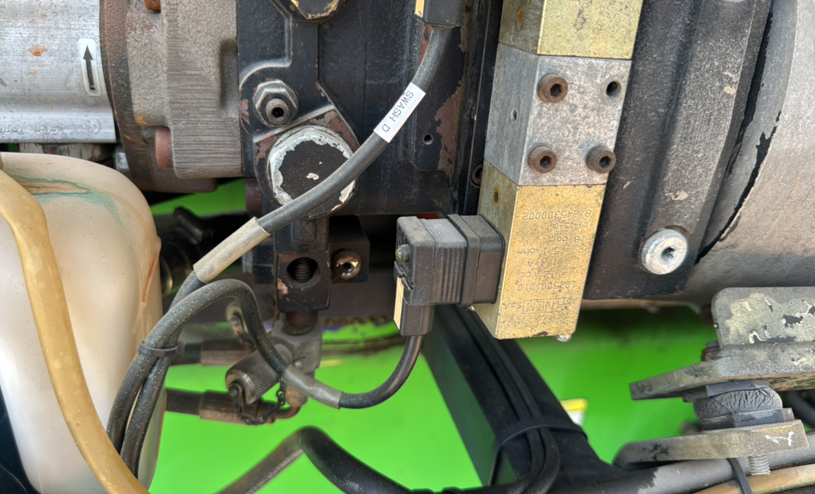 BLA-019-Nifty-210SD-Boom-lifts-inspection-Hydraulics-Wiring-harness-1