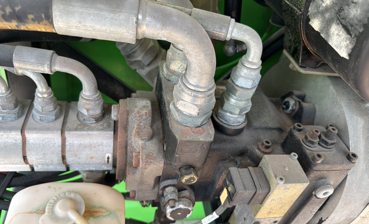 BLA-019-Nifty-210SD-Boom-lifts-inspection-Hydraulics-Hydraulic-pump-1