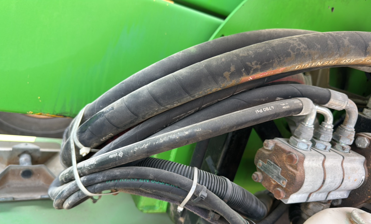 BLA-019-Nifty-210SD-Boom-lifts-inspection-Hydraulics-Hydraulic-hoses-and-lines-1