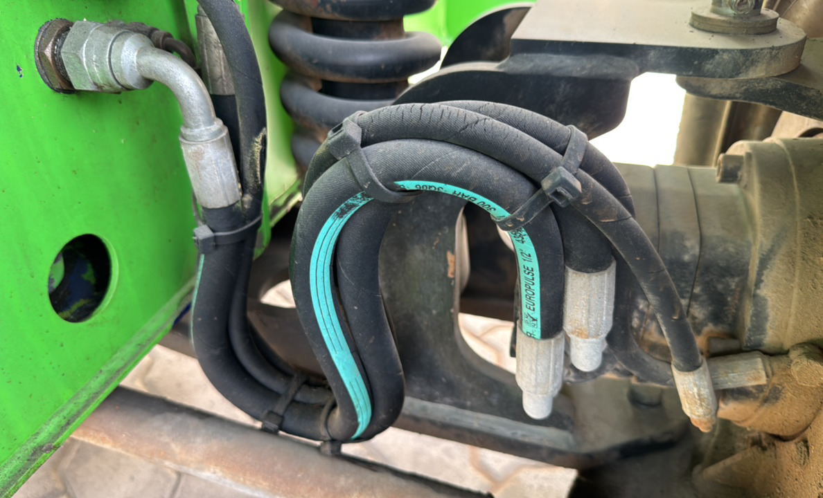 BLA-019-Nifty-210SD-Boom-lifts-inspection-Hydraulics-Hydraulic-hoses-and-lines-1