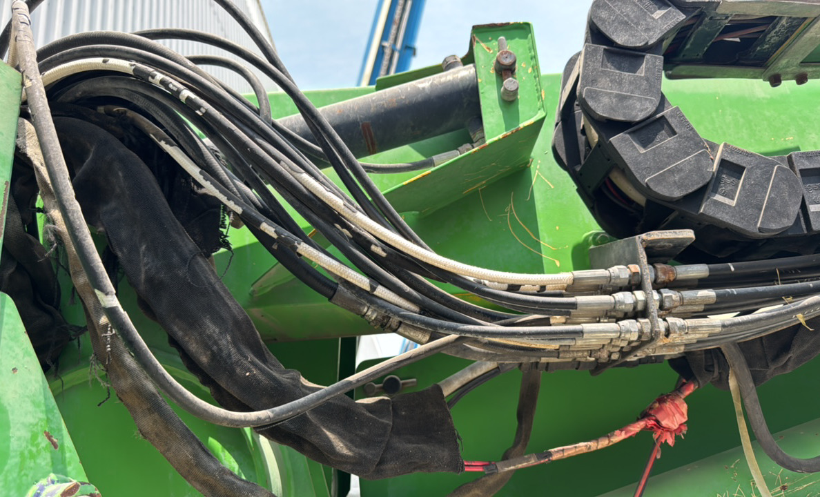 BLA-019-Nifty-210SD-Boom-lifts-inspection-Hydraulics-Hydraulic-hoses-and-lines-1