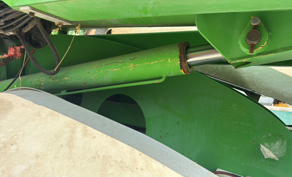 BLA-019-Nifty-210SD-Boom-lifts-inspection-Chassis-Boom-lift-cylinder-1