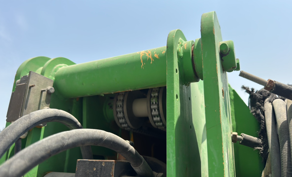 BLA-019-Nifty-210SD-Boom-lifts-inspection-Chassis-Boom-base-pin-and-bushings-1