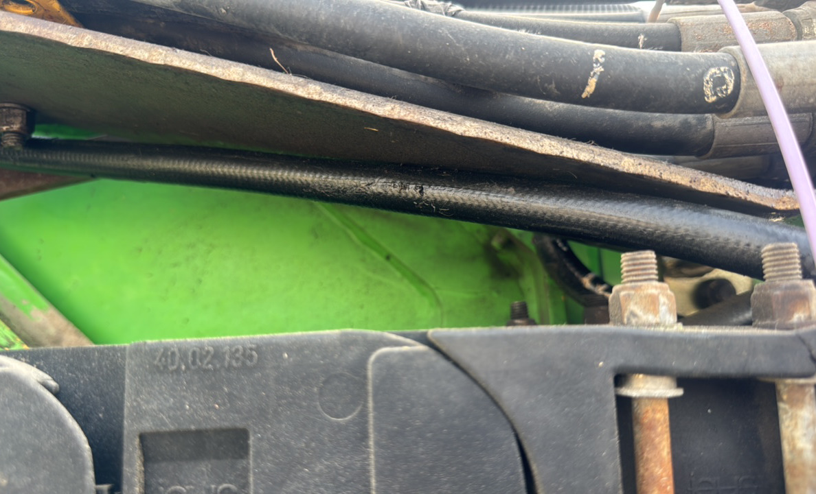 BLA-019-Nifty-210SD-Boom-lifts-inspection-Hydraulics-Hydraulic-hoses-and-lines-4