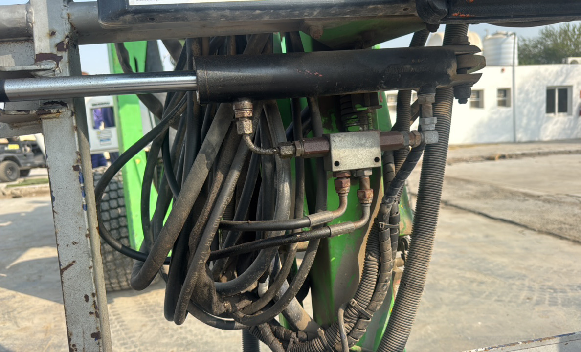 BLA-019-Nifty-210SD-Boom-lifts-inspection-Hydraulics-Platform-swing-cylinders-1