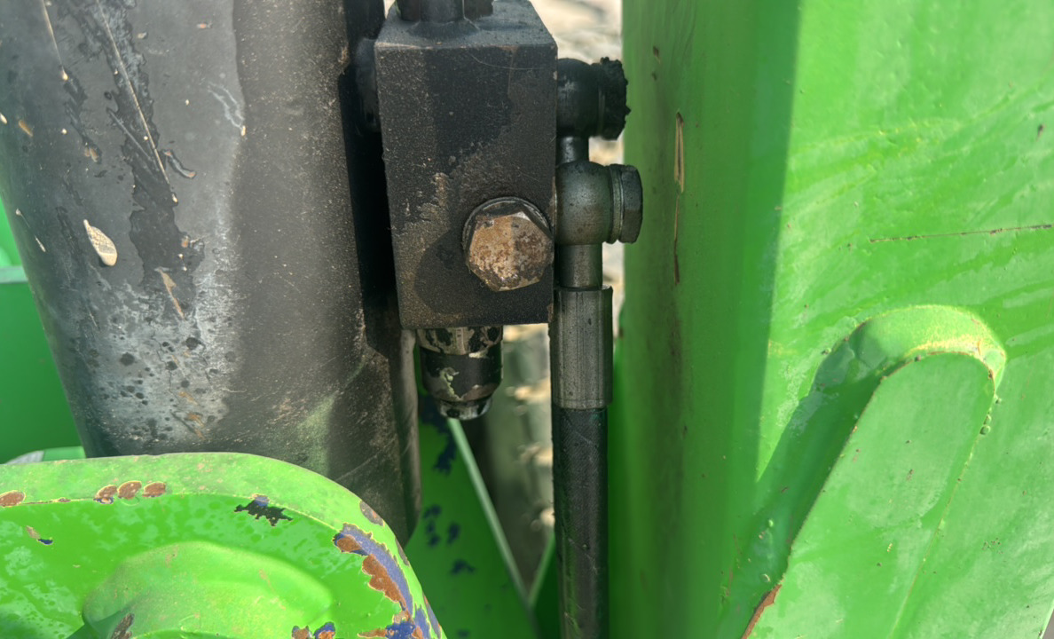 BLA-019-Nifty-210SD-Boom-lifts-inspection-Hydraulics-Outrigger-cylinders-1