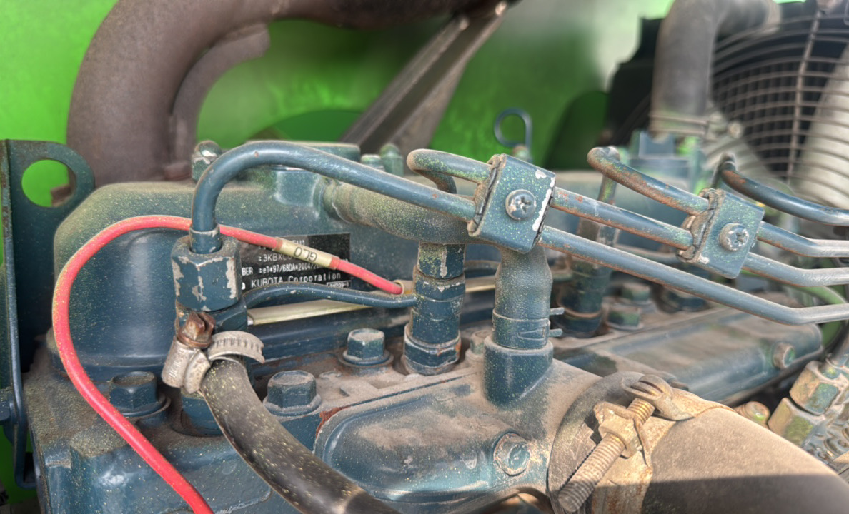 BLA-019-Nifty-210SD-Boom-lifts-inspection-Engine-Fuel-leaks-1