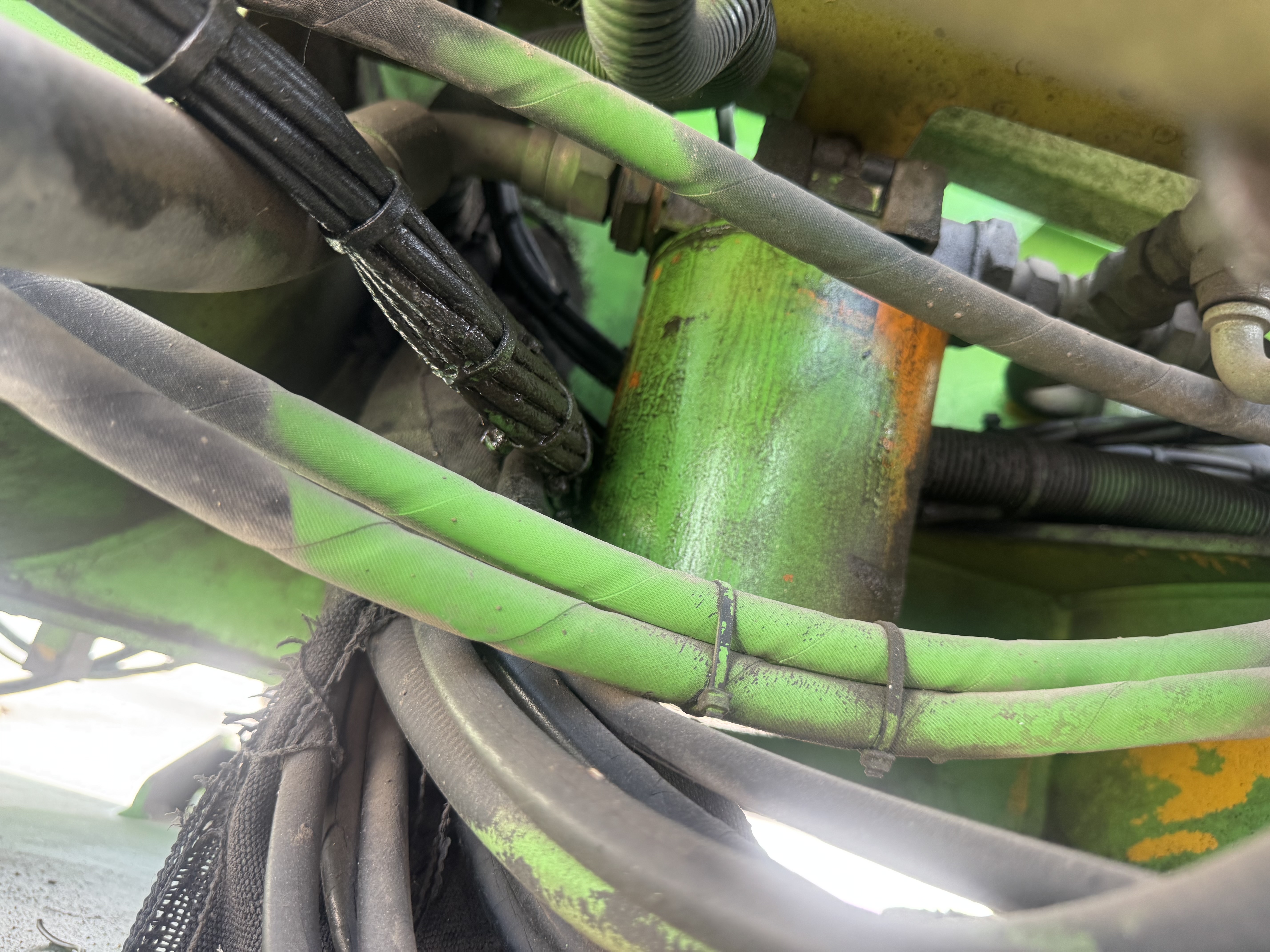 BLA-019-Nifty-210SD-Boom-lifts-inspection-Hydraulics-Hydraulic-filters-1