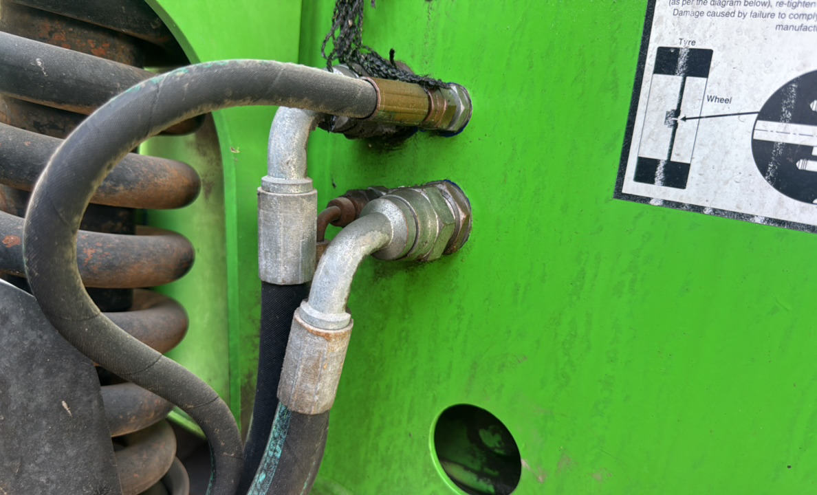 BLA-019-Nifty-210SD-Boom-lifts-inspection-Hydraulics-Steering-cylinders-1