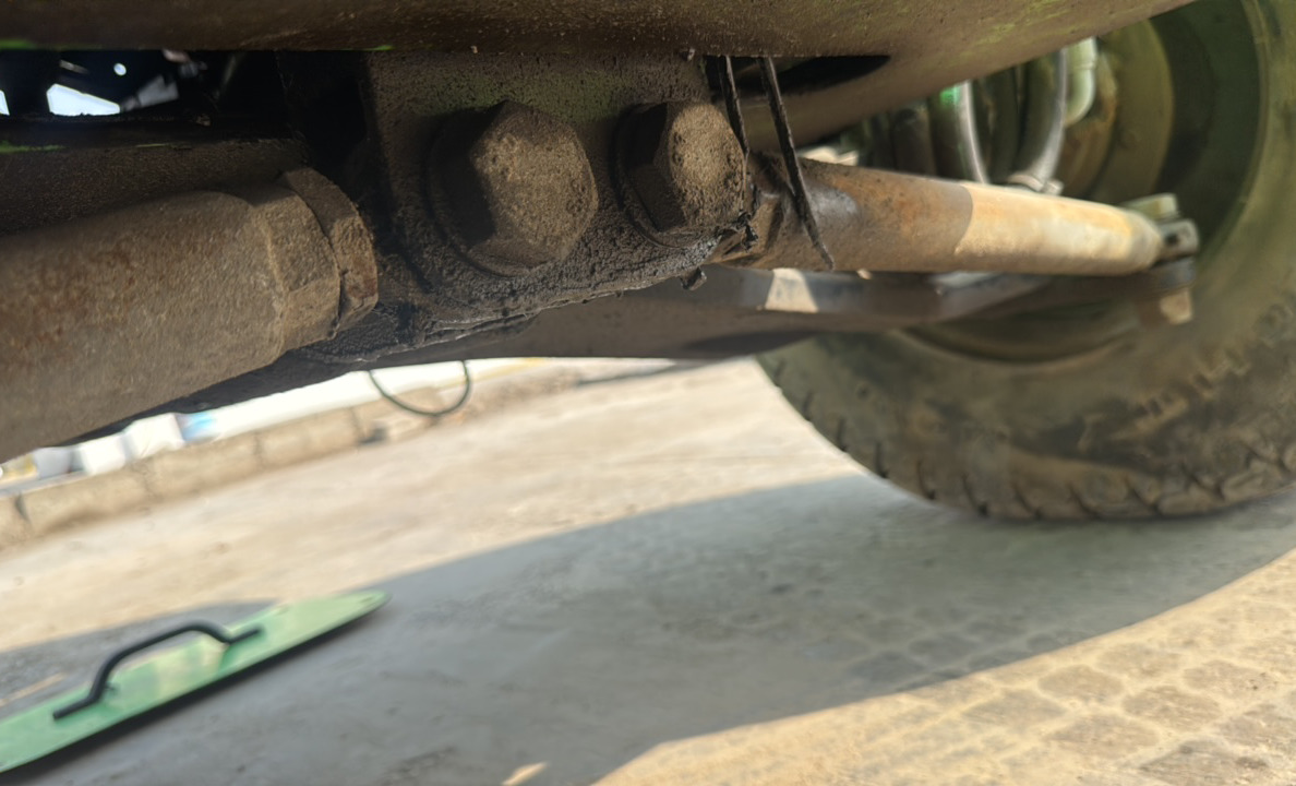 BLA-019-Nifty-210SD-Boom-lifts-inspection-Hydraulics-Steering-cylinders-1