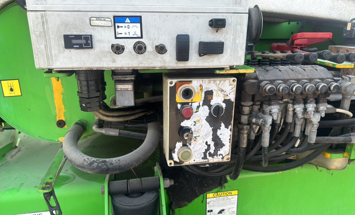 BLA-019-Nifty-210SD-Boom-lifts-inspection-Cabin-Ground-control-3