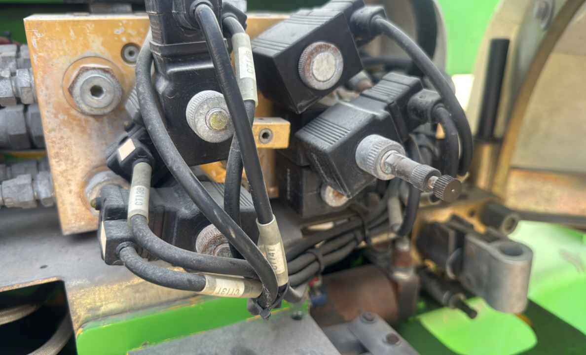 BLA-019-Nifty-210SD-Boom-lifts-inspection-Hydraulics-Wiring-harness-3