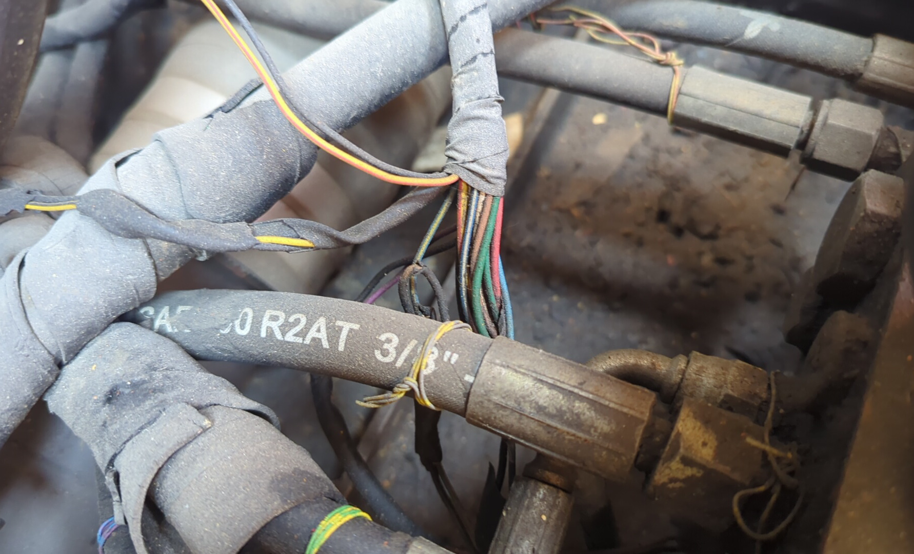 LEX-008-Volvo-EC480DL-Large-excavators-inspection-Hydraulics-Wiring-harness-1