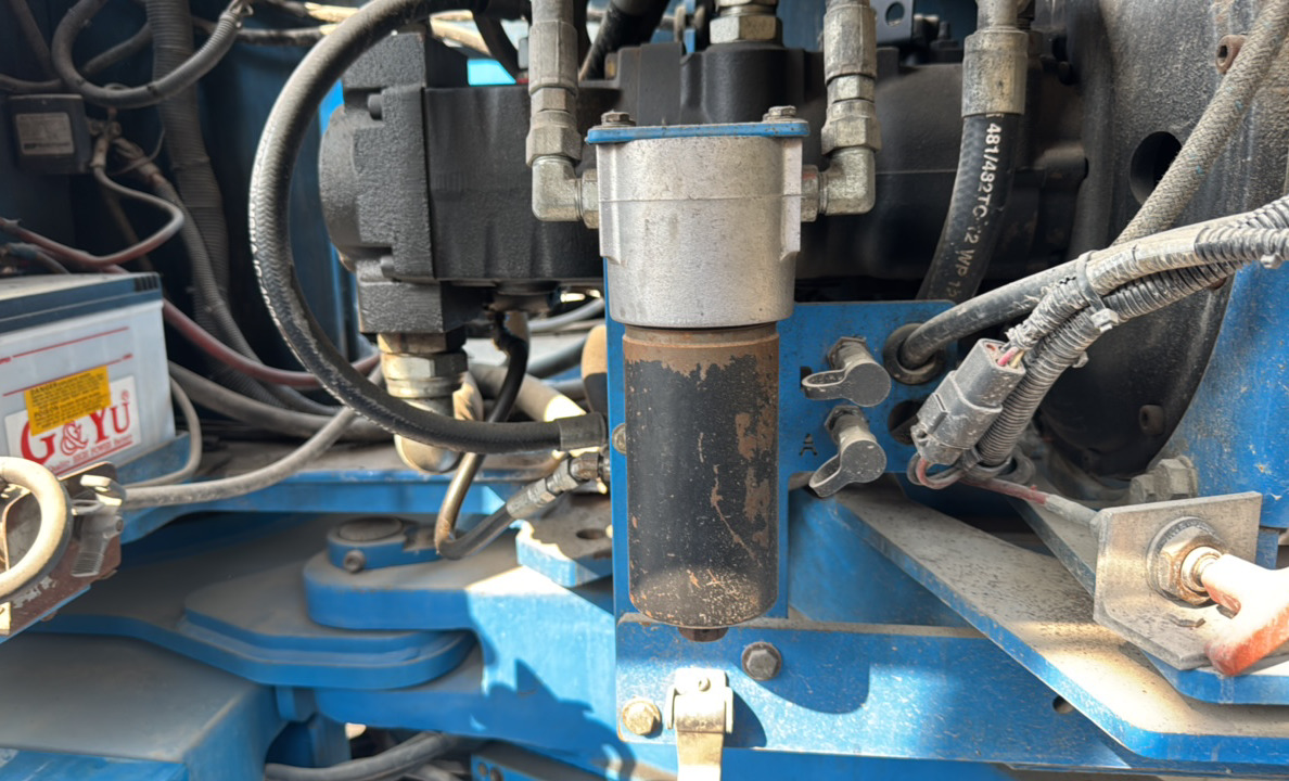 BLA-022-Genie-Z-135/70-Boom-lifts-inspection-Hydraulics-Hydraulic-filters-1