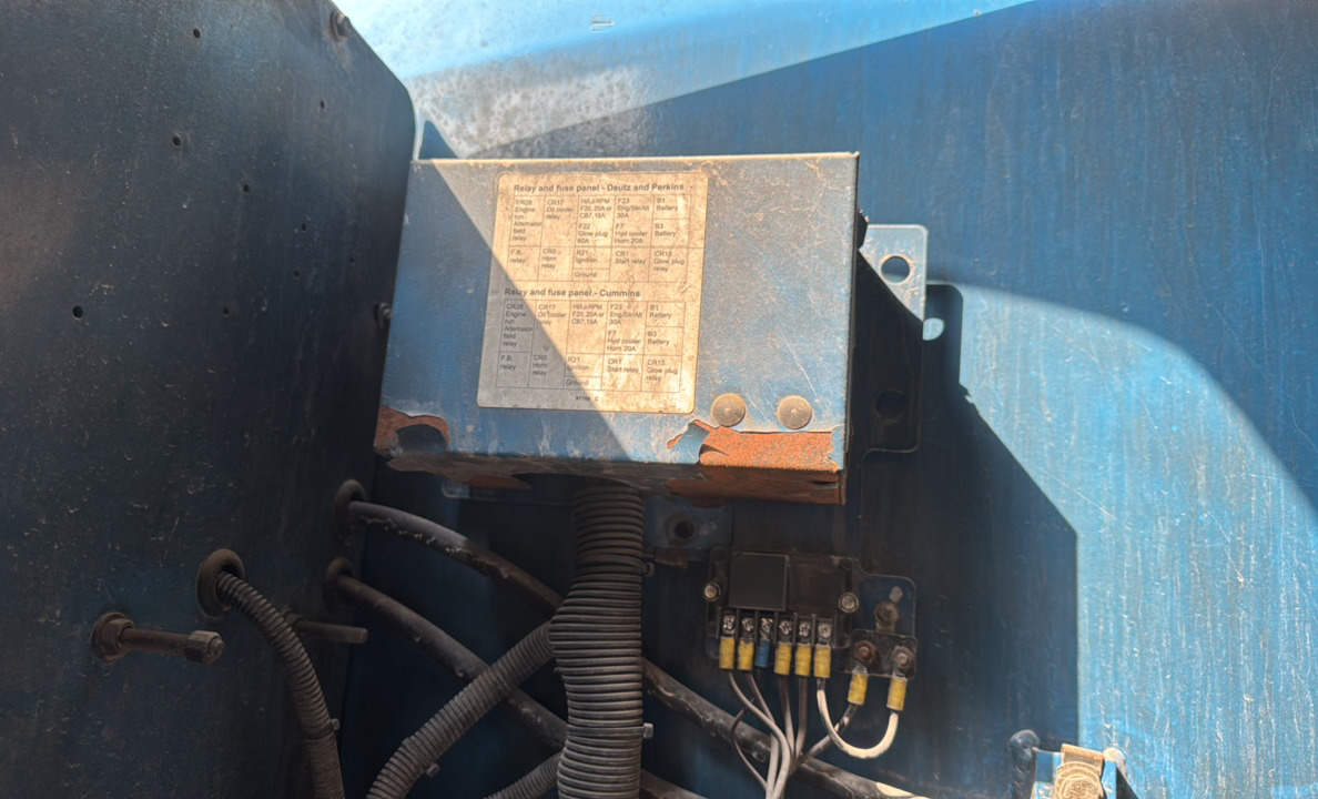 BLA-022-Genie-Z-135/70-Boom-lifts-inspection-Electronic-Fuse-box-1