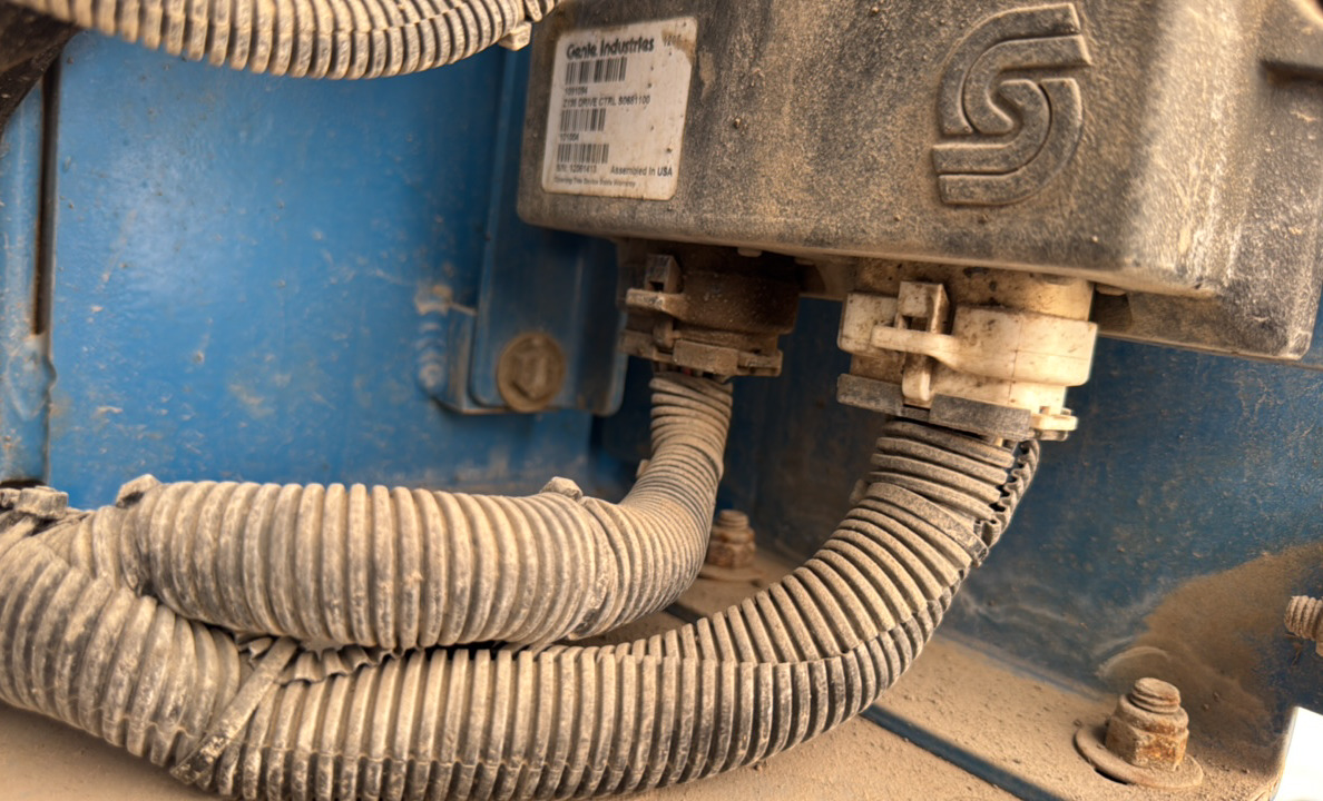 BLA-022-Genie-Z-135/70-Boom-lifts-inspection-Electronic-Main-harness-4