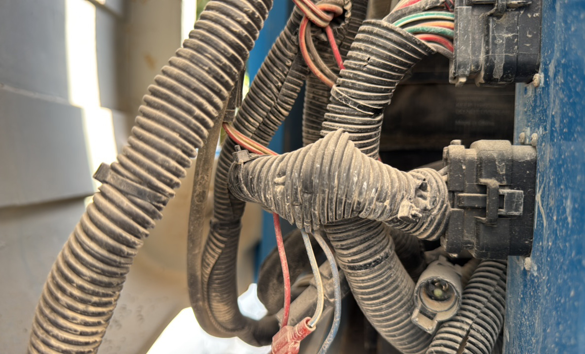 BLA-022-Genie-Z-135/70-Boom-lifts-inspection-Hydraulics-Wiring-harness-1