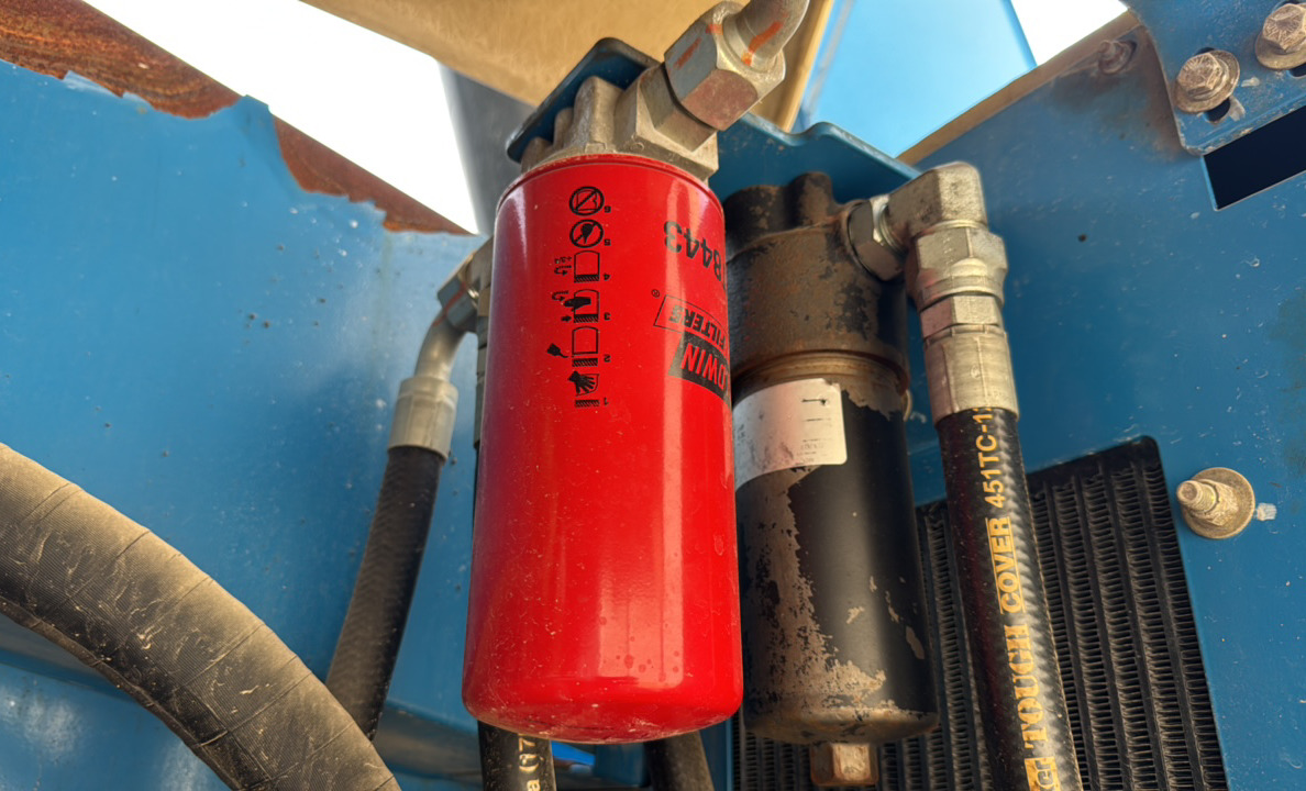 BLA-022-Genie-Z-135/70-Boom-lifts-inspection-Hydraulics-Hydraulic-filters-3