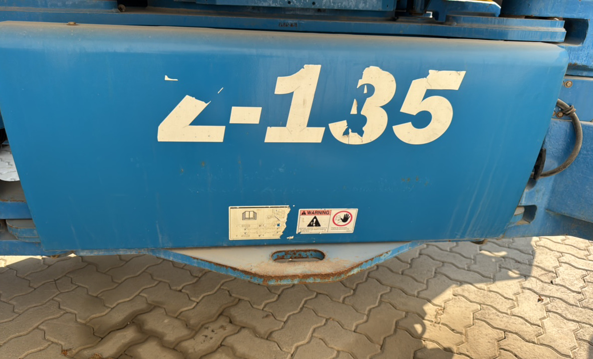 BLA-022-Genie-Z-135/70-Boom-lifts-inspection-Structure-Sheet-metal-(fiberglass)-1
