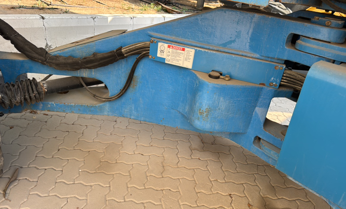 BLA-022-Genie-Z-135/70-Boom-lifts-inspection-Structure-Outriggers-1