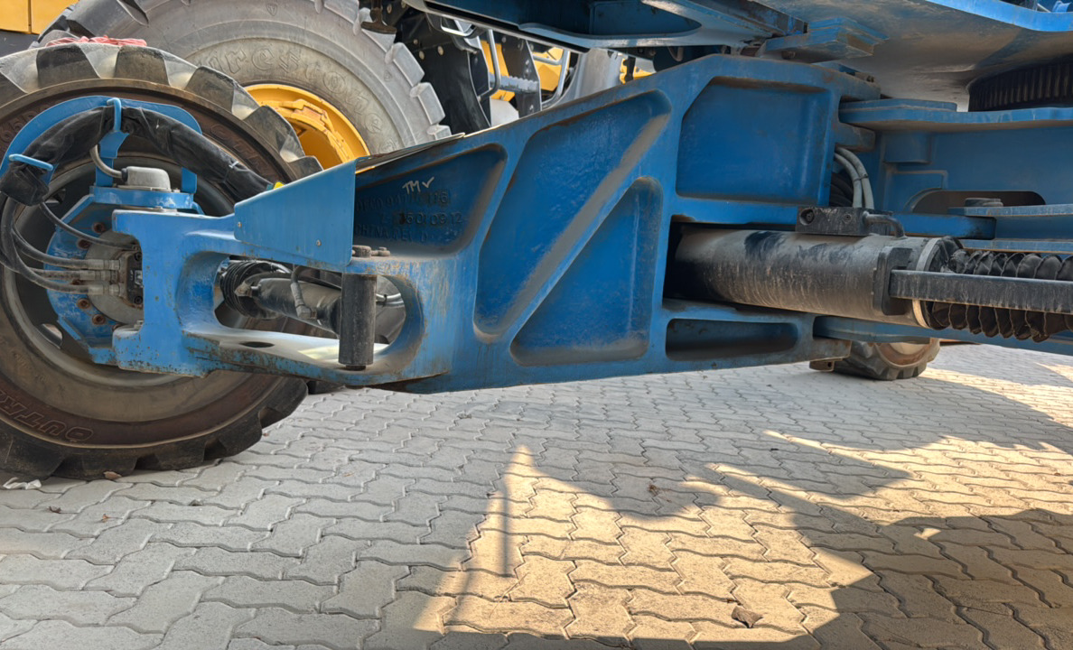 BLA-022-Genie-Z-135/70-Boom-lifts-inspection-Structure-Outriggers-1