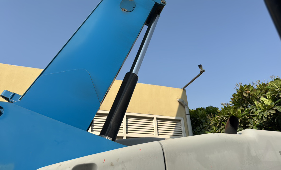 BLA-022-Genie-Z-135/70-Boom-lifts-inspection-Chassis-Boom-lift-cylinder-1