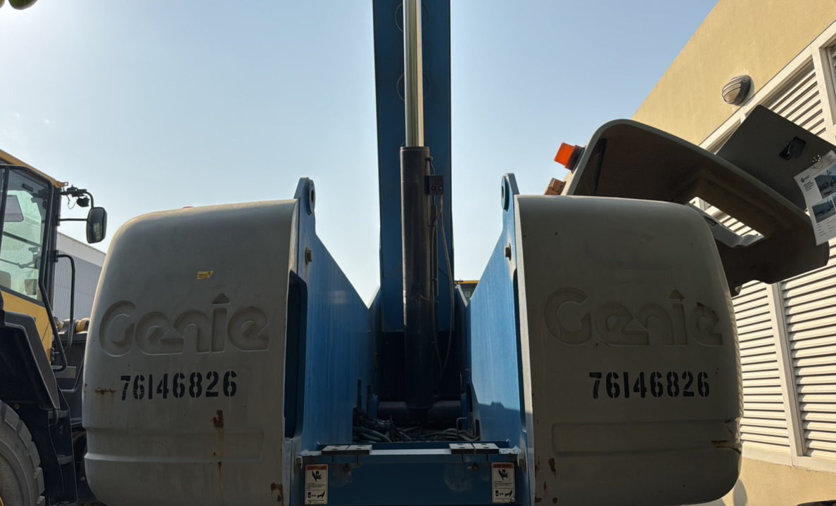 BLA-022-Genie-Z-135/70-Boom-lifts-inspection-Chassis-Boom-lift-cylinder-1