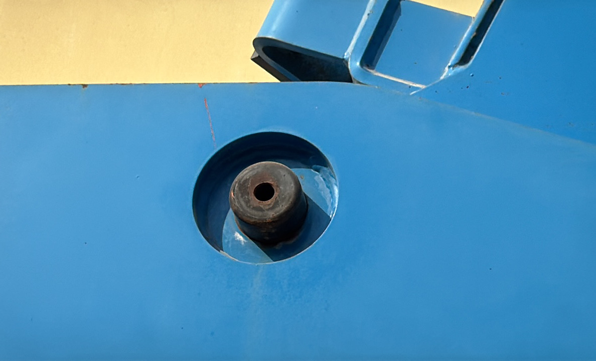 BLA-022-Genie-Z-135/70-Boom-lifts-inspection-Chassis-Boom-base-pin-and-bushings-1