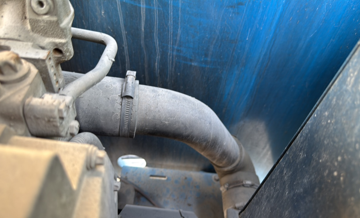 BLA-022-Genie-Z-135/70-Boom-lifts-inspection-Engine-Hoses-1