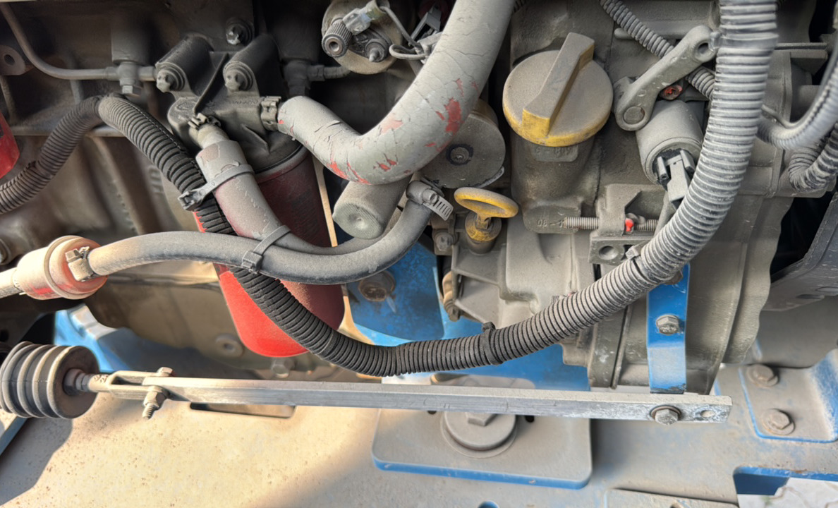 BLA-022-Genie-Z-135/70-Boom-lifts-inspection-Engine-Engine-oil-leaks-1