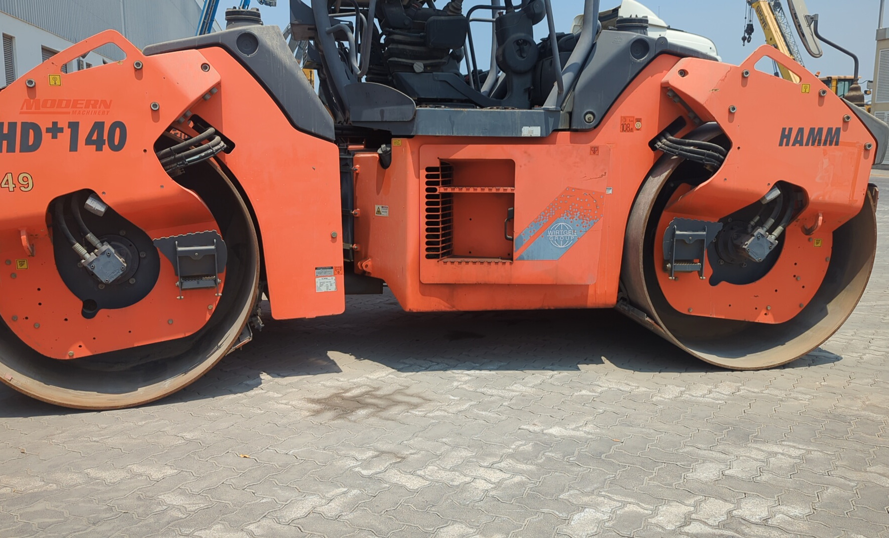 SRC-012-Hamm-HD-140-VV-Tandem-rollers-inspection-Structure-Paint-1