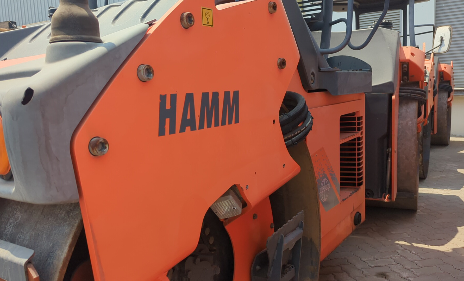 SRC-012-Hamm-HD-140-VV-Tandem-rollers-inspection-Structure-Paint-1