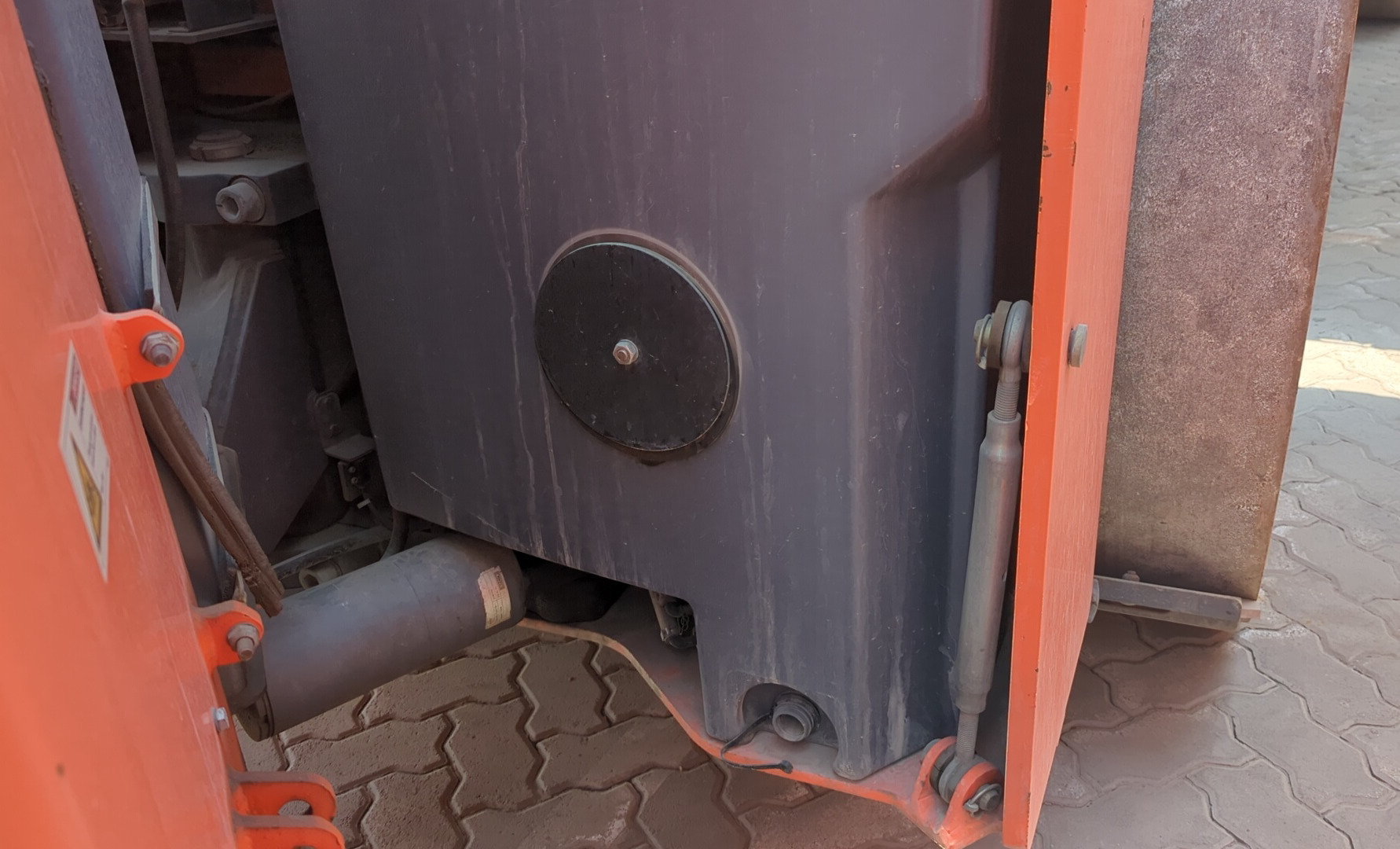 SRC-012-Hamm-HD-140-VV-Tandem-rollers-inspection-Structure-Water-tank-1