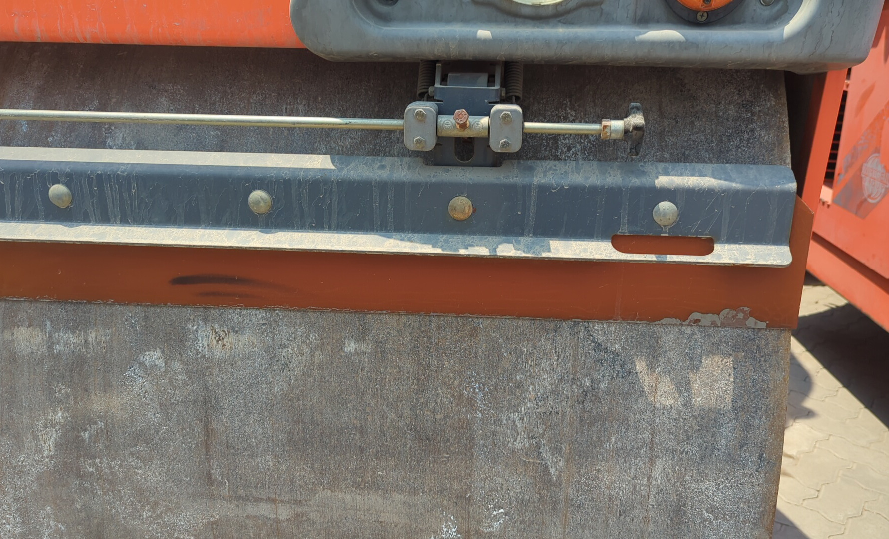 SRC-012-Hamm-HD-140-VV-Tandem-rollers-inspection-Structure-Front-scrapers-1