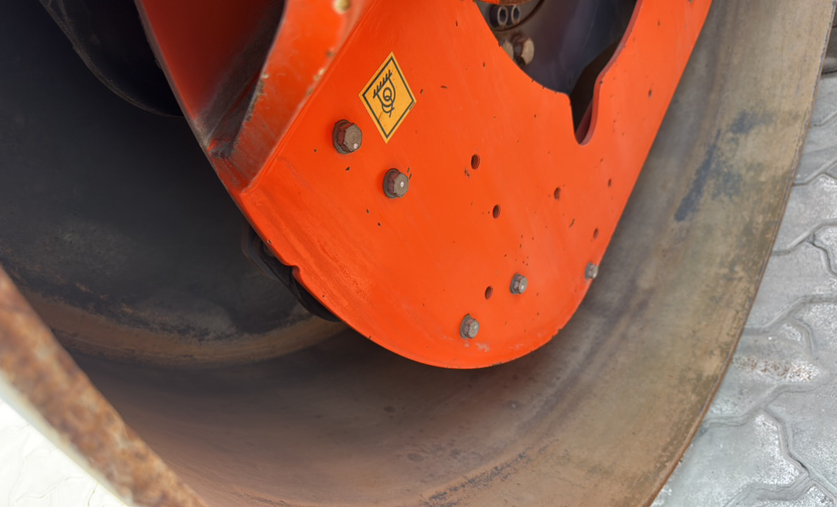 SRC-012-Hamm-HD-140-VV-Tandem-rollers-inspection-Chassis-Front-isolation-buffer-1
