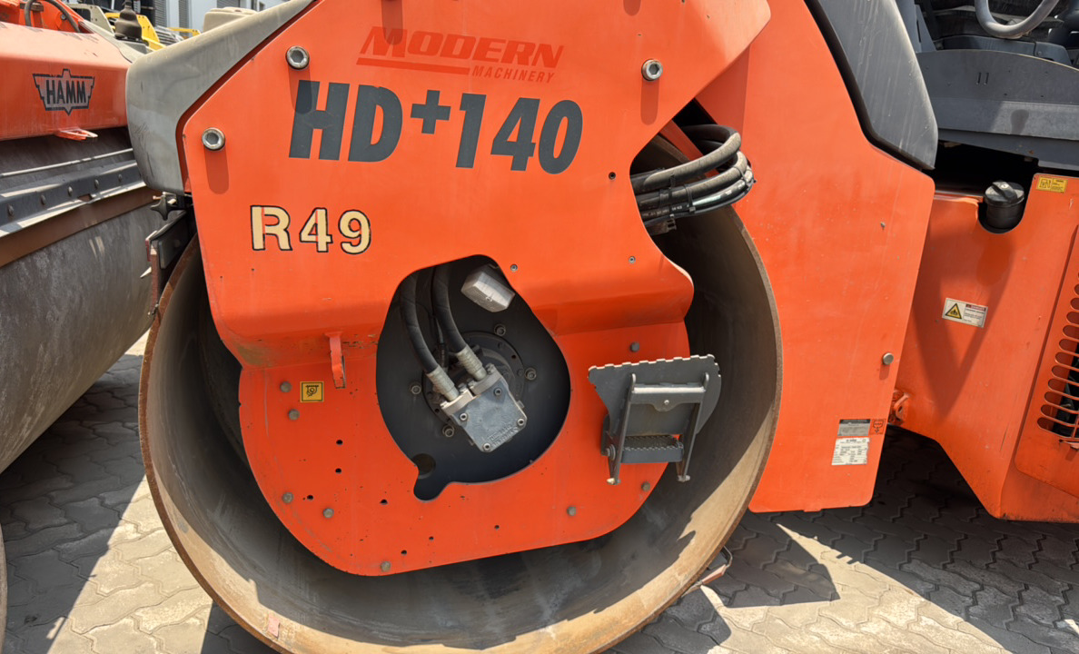 SRC-012-Hamm-HD-140-VV-Tandem-rollers-inspection-Chassis-Rear-drum-forks-1