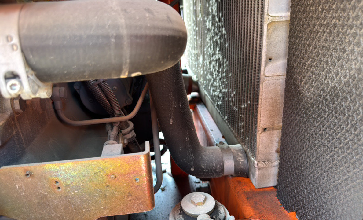SRC-012-Hamm-HD-140-VV-Tandem-rollers-inspection-Engine-Hoses-1
