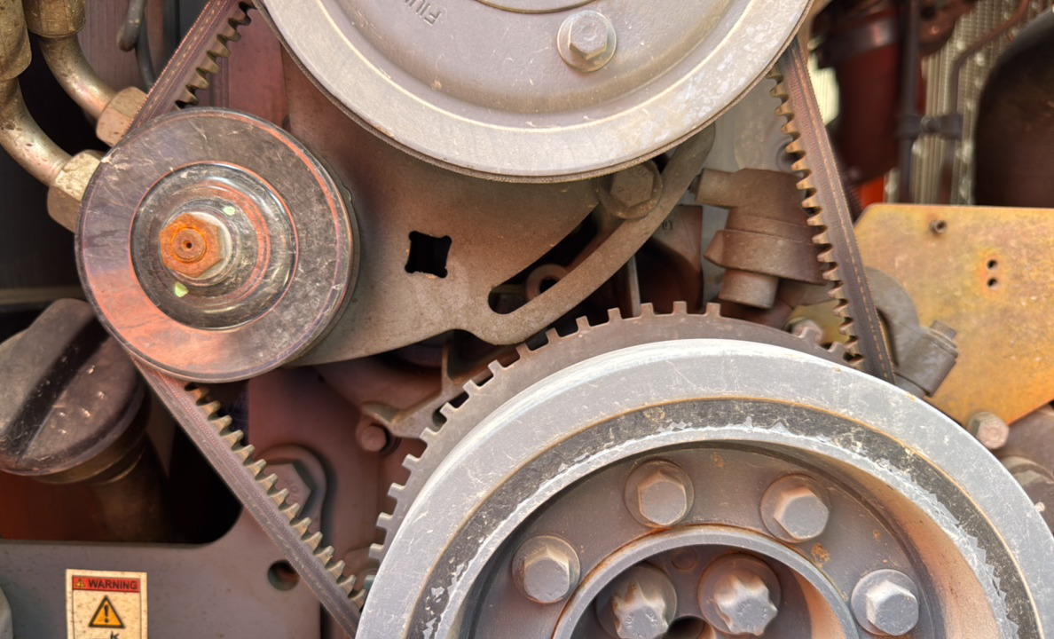 SRC-012-Hamm-HD-140-VV-Tandem-rollers-inspection-Engine-Belts-1